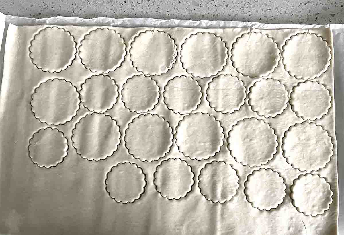 circles cut in puff pastry.