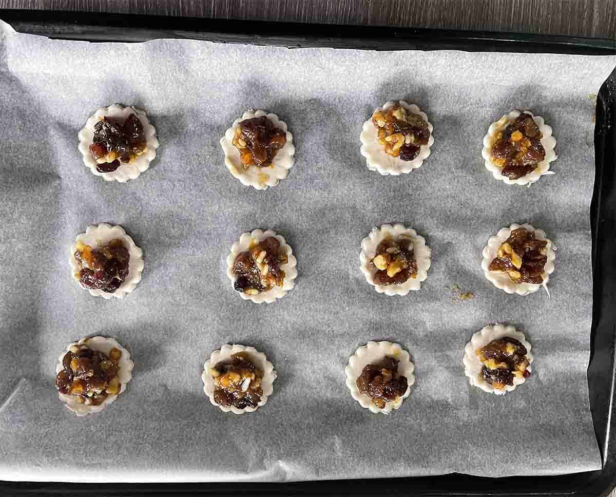 mincemeat on pastry rounds on a baking sheet.