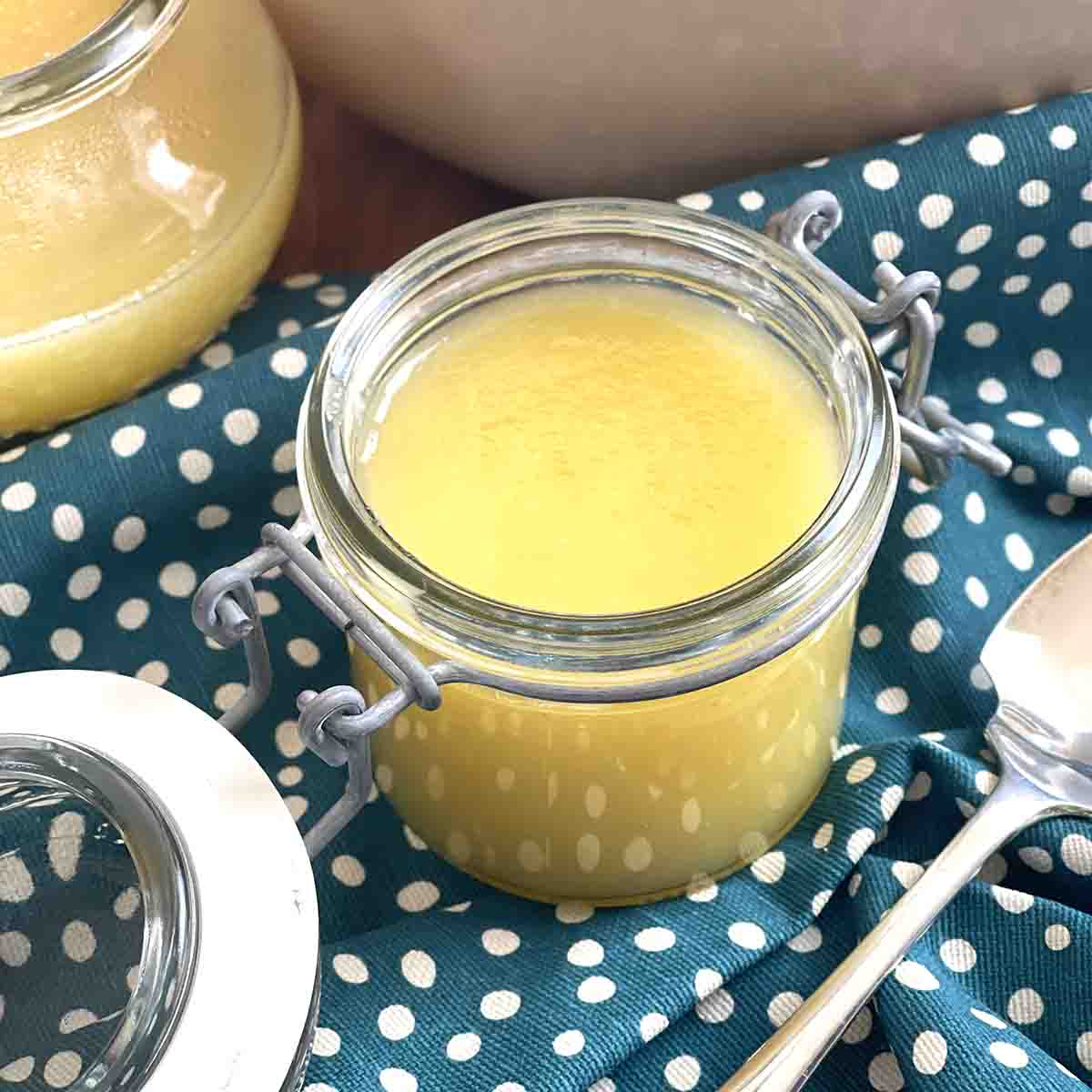 apple curd in a preserving pot.